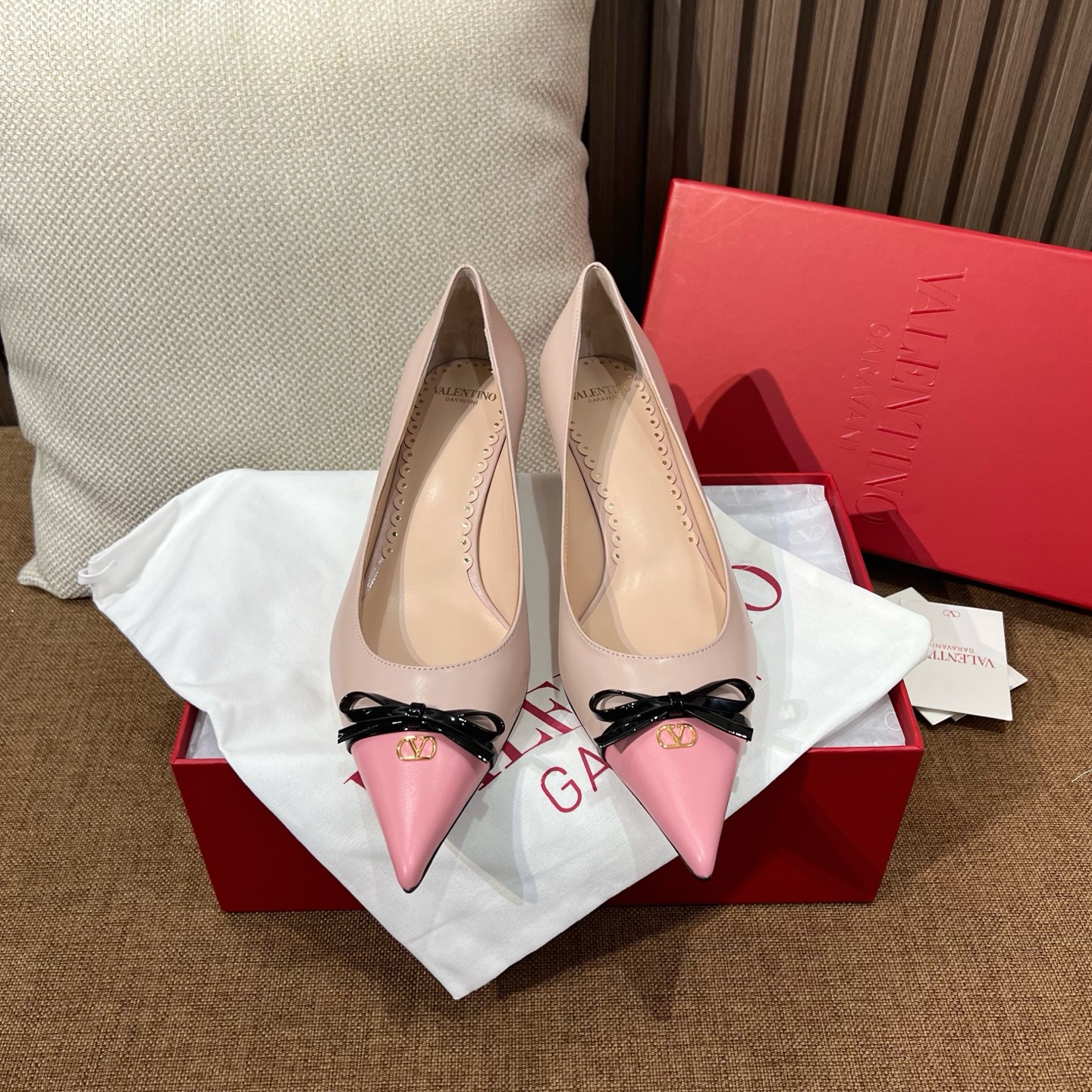 발렌티노 램스킨 리본 하이힐 레플리카 24577