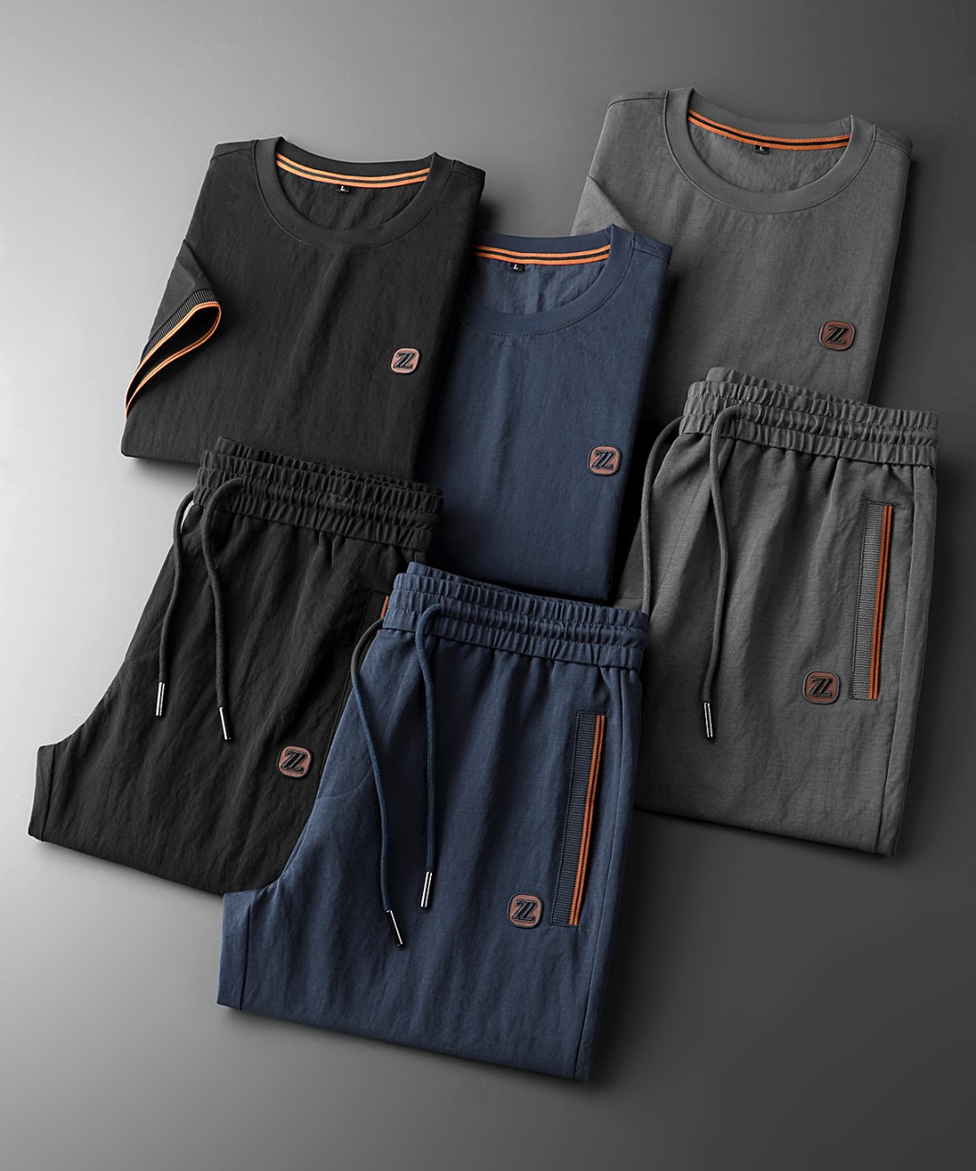 NO:735068,Zeg*a 2026 new linen suit This sports suit has a neat and capable round neck design, and contrasting lines outline a sense of fashion. It is made of custom-made imported linen material. It is not only fine in texture, soft to the touch, but also very breathable. Even in the hot summer, it can give the wearer the most comfortable experience!  The body and trousers are embellished with classic logo embroidery, which is simple yet high-end. The drawstrings of the trousers are suitable for different waist sizes. They can be worn for daily outings and sports and fitness. It is easy to choose and wear casually without losing style, allowing you to freely embrace the vitality of daily life. Color: gray, blue, black, size M～4XL,,19860909Zeg*a杰*亚2026新款亚麻套装 这套运动套装,圆领设计利落干练,撞色线条勾勒时尚感,采用客供定制进口亚麻材质,不仅质地细腻,触感柔软,而且透气性极佳,即便是炎炎夏日,也能给予穿着者最舒适的体验！衣身与裤身经典徽标刺绣点缀,简约而不失高级 裤子抽绳适配不同腰围,日常出街、运动健身都能穿,轻松拿捏随性又不失格调的穿搭,让你自在拥抱活力日常 . 颜色；灰色、蓝色、黑色、 码数M～4XL,,,Men's clothing