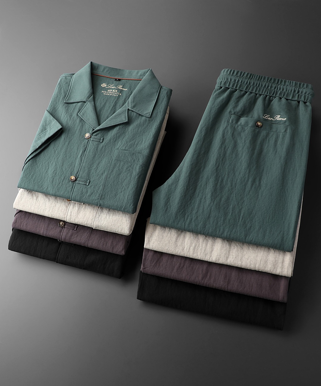 NO:735048,LP l*ro piana Italian brand 2026 new high-end light luxury short-sleeved linen suit. This American retro sports suit, with lapel button design, is made of customized imported linen material. It is not only fine in texture, soft to the touch, but also has excellent breathability. Even in the hot summer, it can give the wearer the most comfortable experience!  The body and trousers are embellished with classic logo embroidery, simple yet high-end. The drawstrings of the trousers are suitable for different waist sizes. They can be worn daily on the street or during sports and fitness. It is easy to wear casually yet stylishly, allowing you to freely embrace the vitality of daily life. Colors: khaki, purple, black, grass green, size M～4XL, loro piana, T-shirt,19860909LP l*ro piana诺悠翩雅意大利品牌 2026新款高端轻奢短袖亚麻套装 这套美式复古运动套装,翻领纽扣设计,采用客供定制进口亚麻材质,不仅质地细腻,触感柔软,而且透气性极佳,即便是炎炎夏日,也能给予穿着者最舒适的体验！衣身与裤身经典徽标刺绣点缀,简约而不失高级 裤子抽绳适配不同腰围,日常出街、运动健身都能穿,轻松拿捏随性又不失格调的穿搭,让你自在拥抱活力日常 . 颜色；卡其色、紫色、黑色、草绿色 码数M～4XL,,loro piana,T-shirt,,Men's clothing