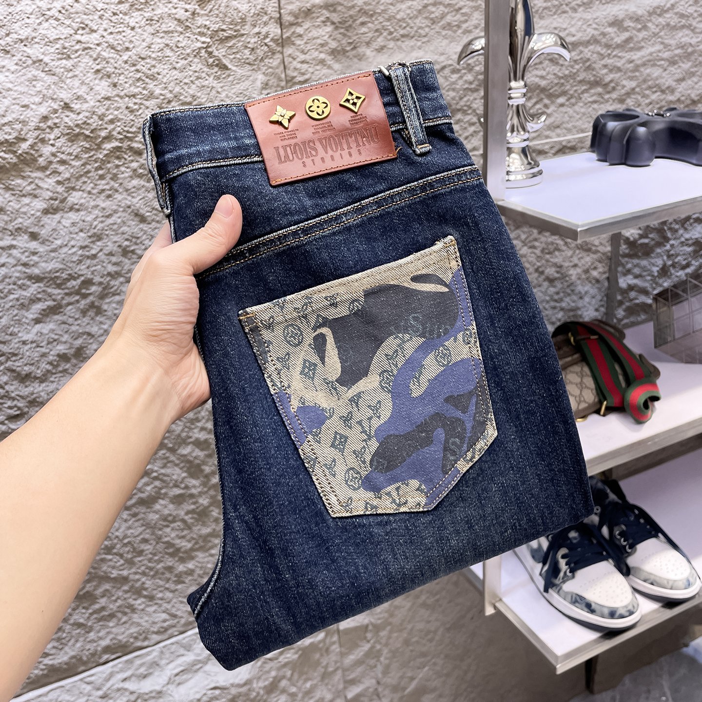 P170 LV🌹25 nuevos jeans de alta gama para otoño e invierno. Productos europeos originales. Hecho de tela lavada import…