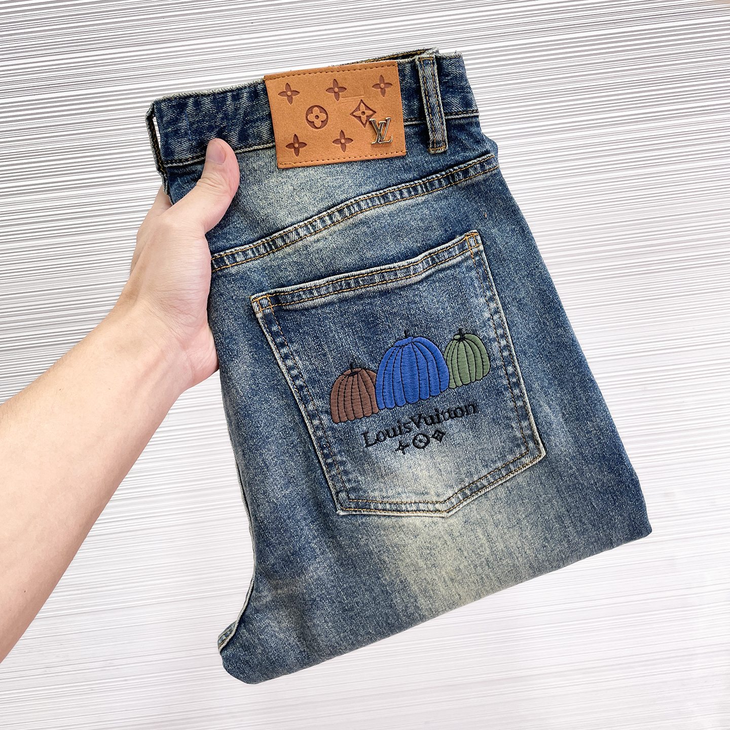 P220 Louis Vuitton 🌹25ss otoño e invierno nuevo producto original jeans lavados duros. Desarrollo original. La calidad…