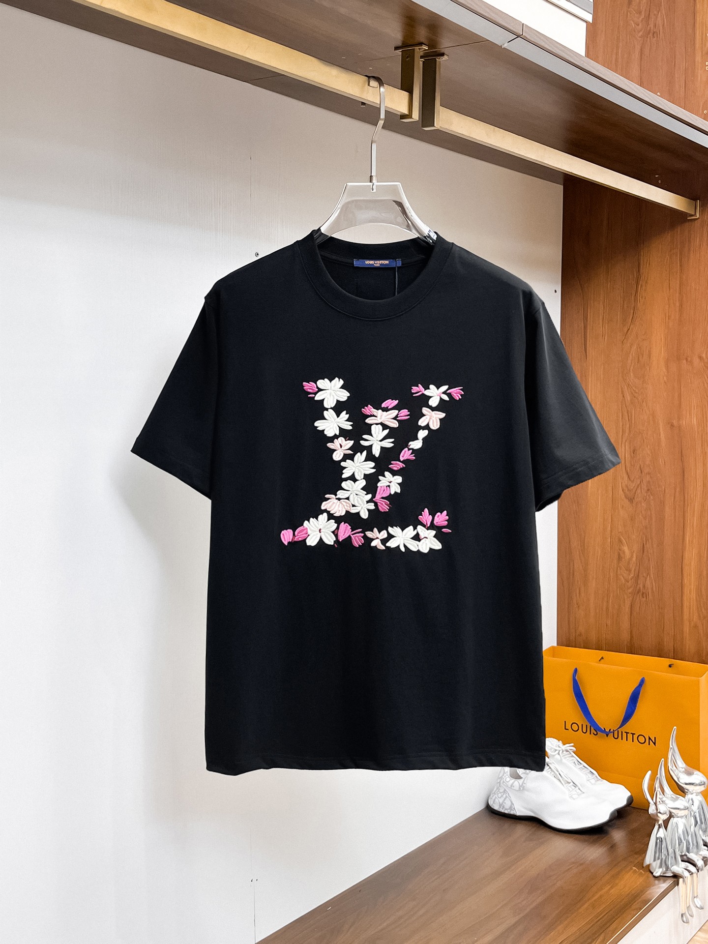 P95 LV 2026ss 🎁 Nueva primavera/verano, camiseta de cuello redondo de manga corta de alta calidad. Alta versión, etiqu…