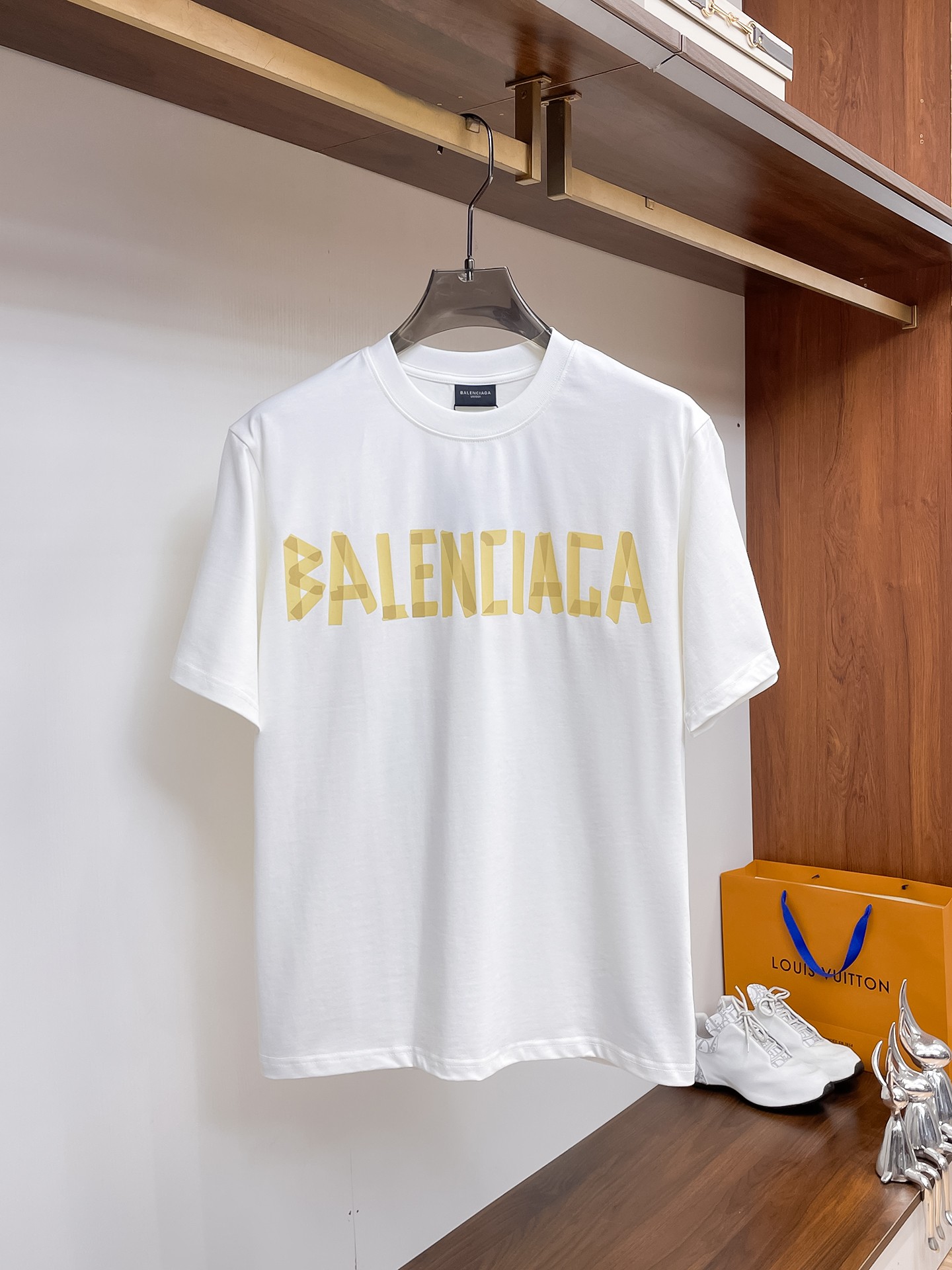 P105 Balenc*🔥26ss primavera y verano ya está aquí la nueva camiseta de manga corta con cuello redondo. Versión de alta…