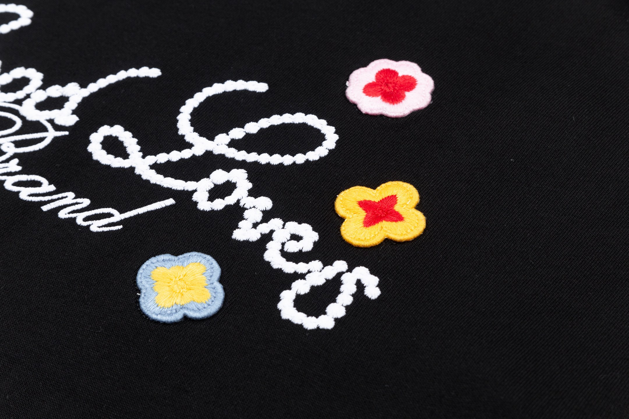 GOODBRAND · 2025SSGOODLOVES小花立体刺绣标语轻奢时尚高级感短袖T恤黑色 白色-Chinese UA Cheap High Quatity Brand Clothes Bags handbags Sneakers wholesale wholesaler seller from China Factory suppliers Fashion Clothing Shoes best Quality Beautiful Price GOODBRAND · 2025SSGOODLOVES小花立体刺绣标语轻奢时尚高级感短袖T恤黑色 白色