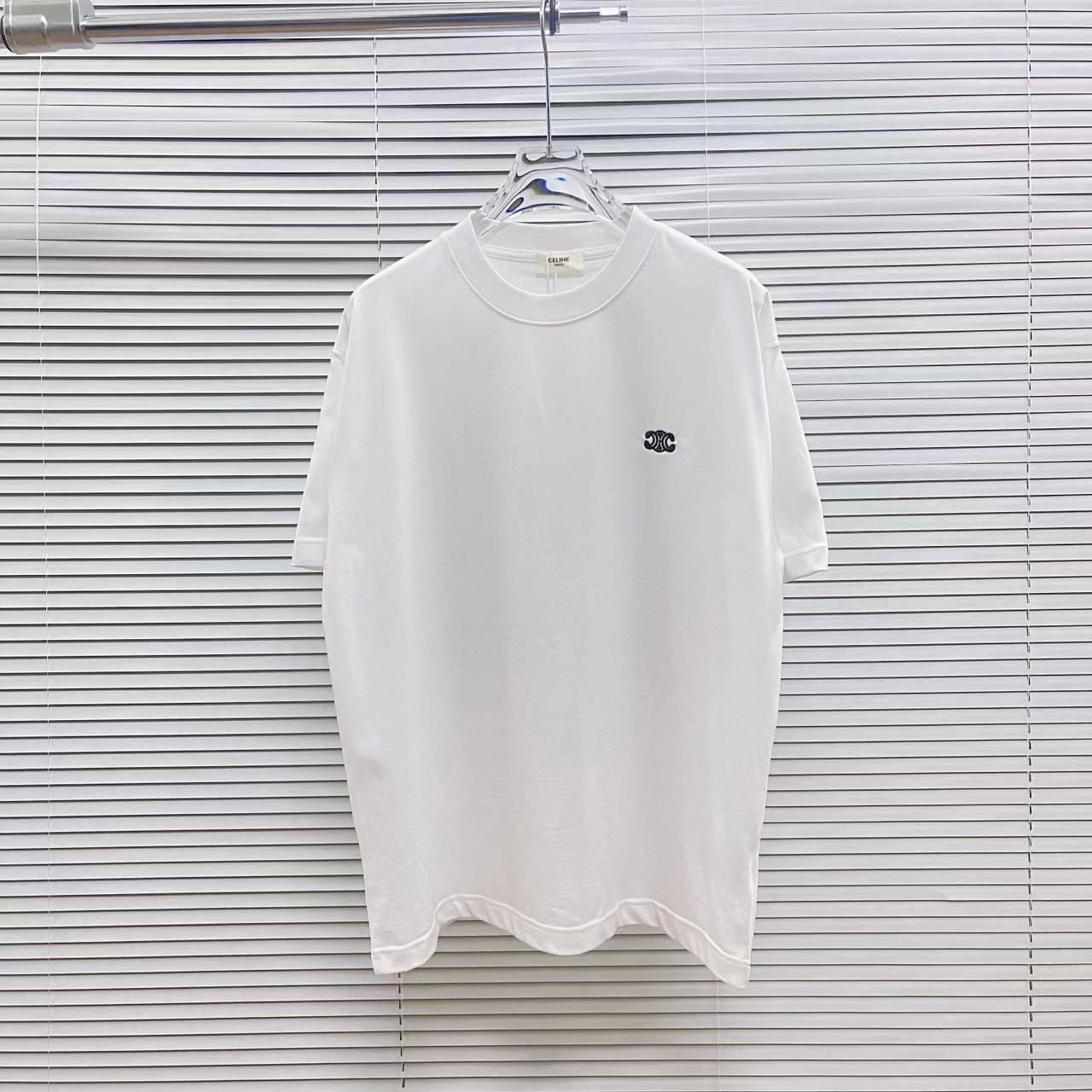 Réplica AAA+ Diseñador
 Celine Ropa Camiseta Outlet 1: 1 réplica
 Negro Blanco Bordado Universal para hombres y mujeres Colección de verano Manga corta