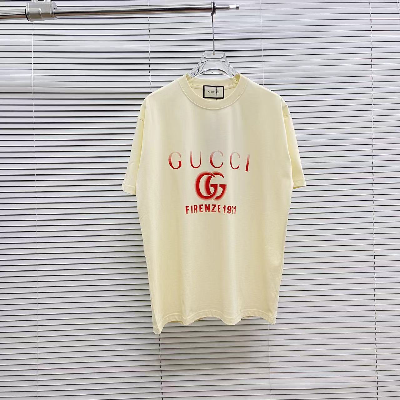 Gucci Ropa Camiseta Albaricoque Negro Impresión Universal para hombres y mujeres Colección de verano Manga corta