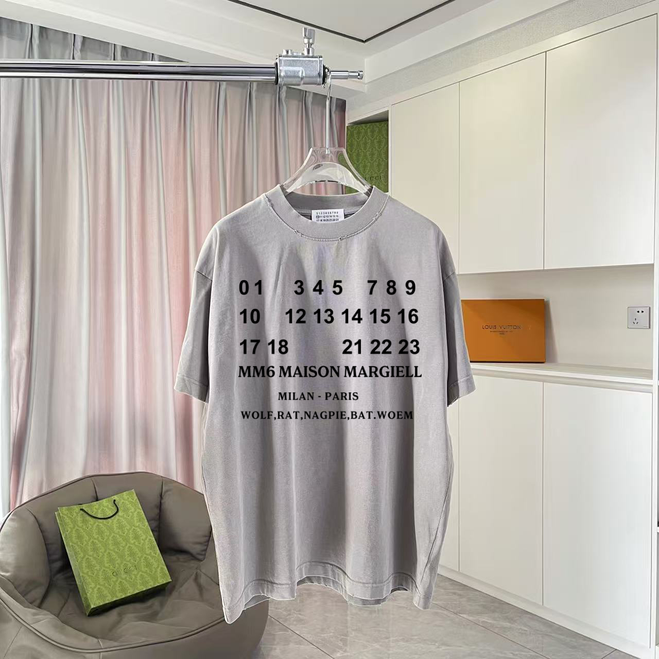 MM6 Margiela 2025 primavera/verano nueva temporada, efecto desgastado con degradado y roto, estampado de logo personali…