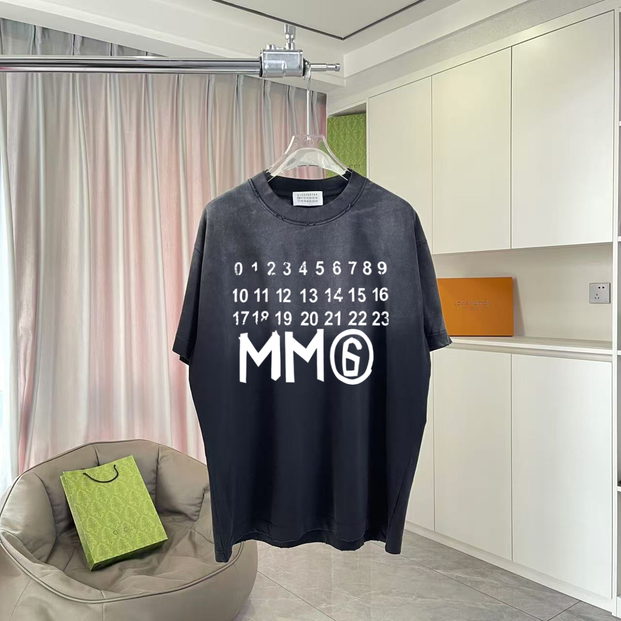 MM6 Margiela 2025 primavera/verano nueva temporada, efecto desgastado con degradado y roto, estampado de logo personali…