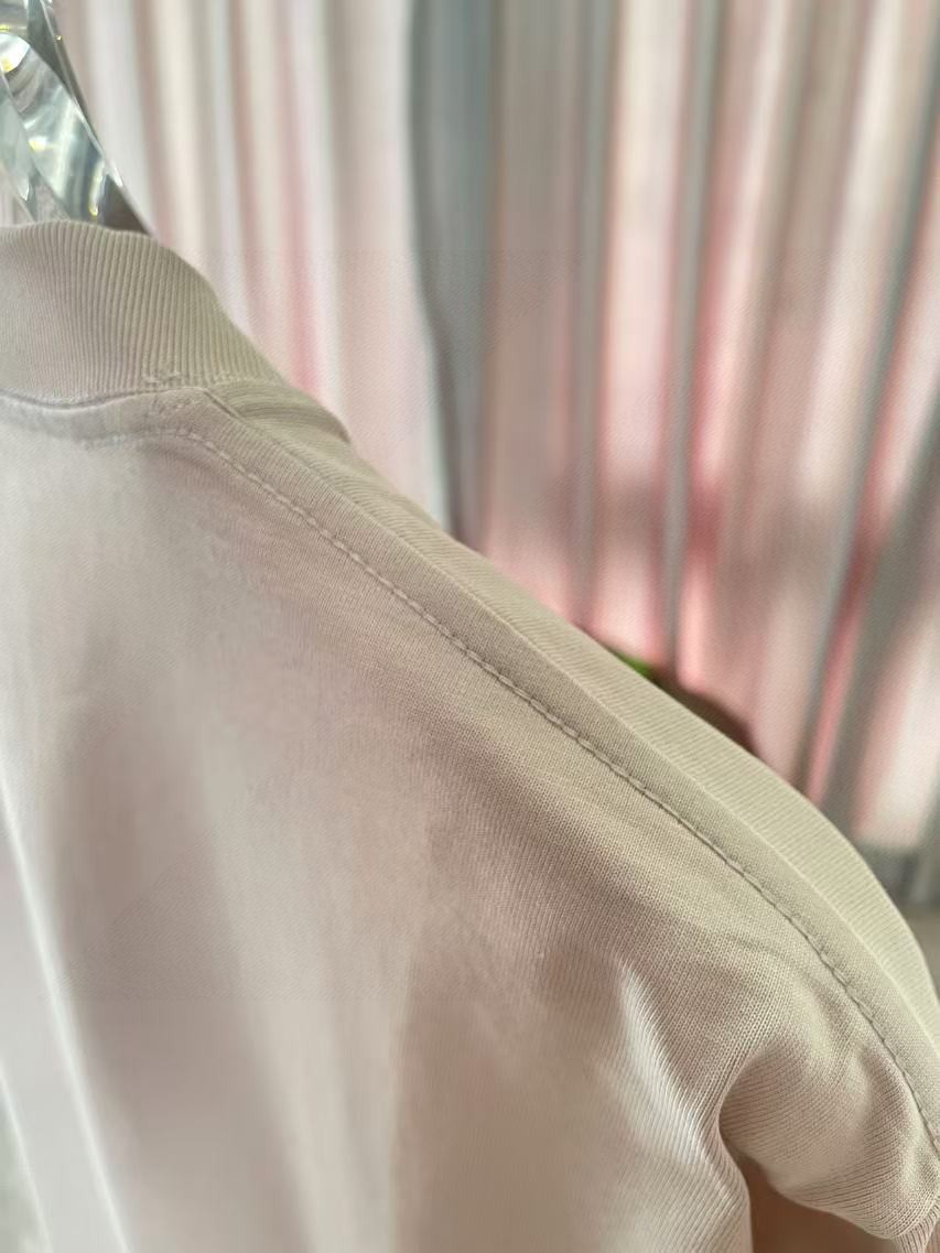 
GVC*2025春夏新款  个性字母logo印花 定制面料300g 短袖t恤  男女同款
尺码：S  