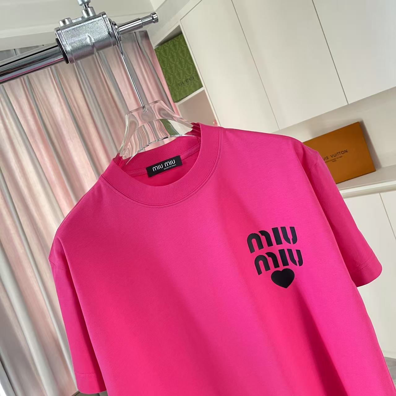 Miu Miu 2025 Spring/Summer New Collection: Globo Stereo Silicon Printing T-shirts, Various Sizes/Colors - 图片 3