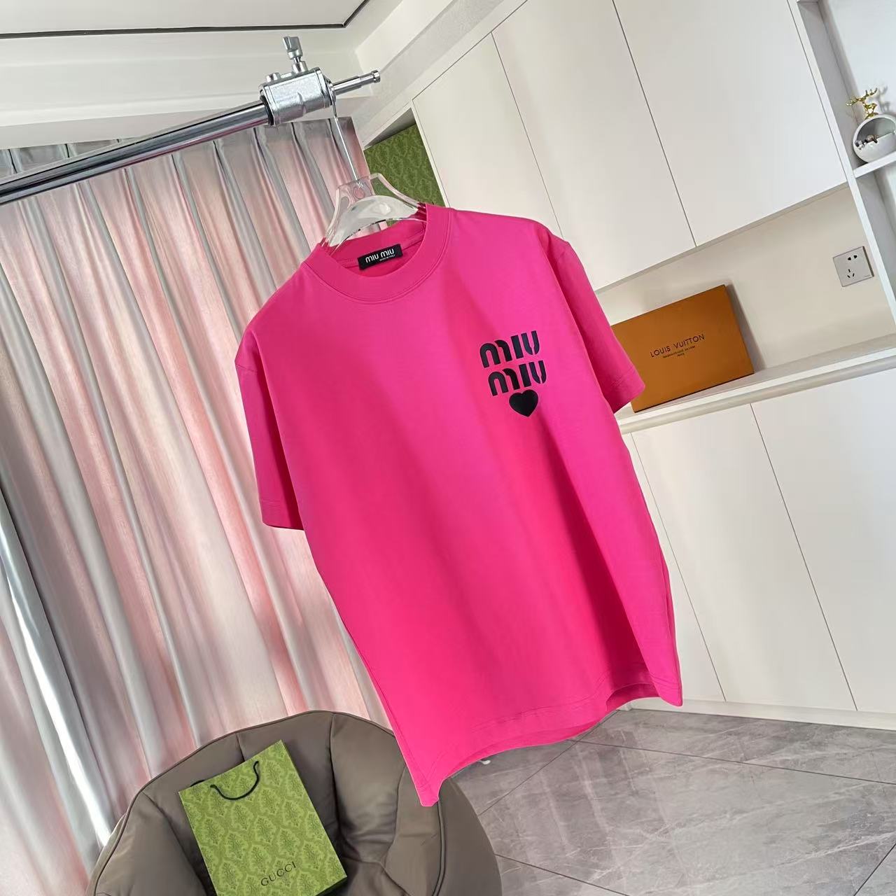 Miu Miu 2025 Spring/Summer New Collection: Globo Stereo Silicon Printing T-shirts, Various Sizes/Colors - 图片 2