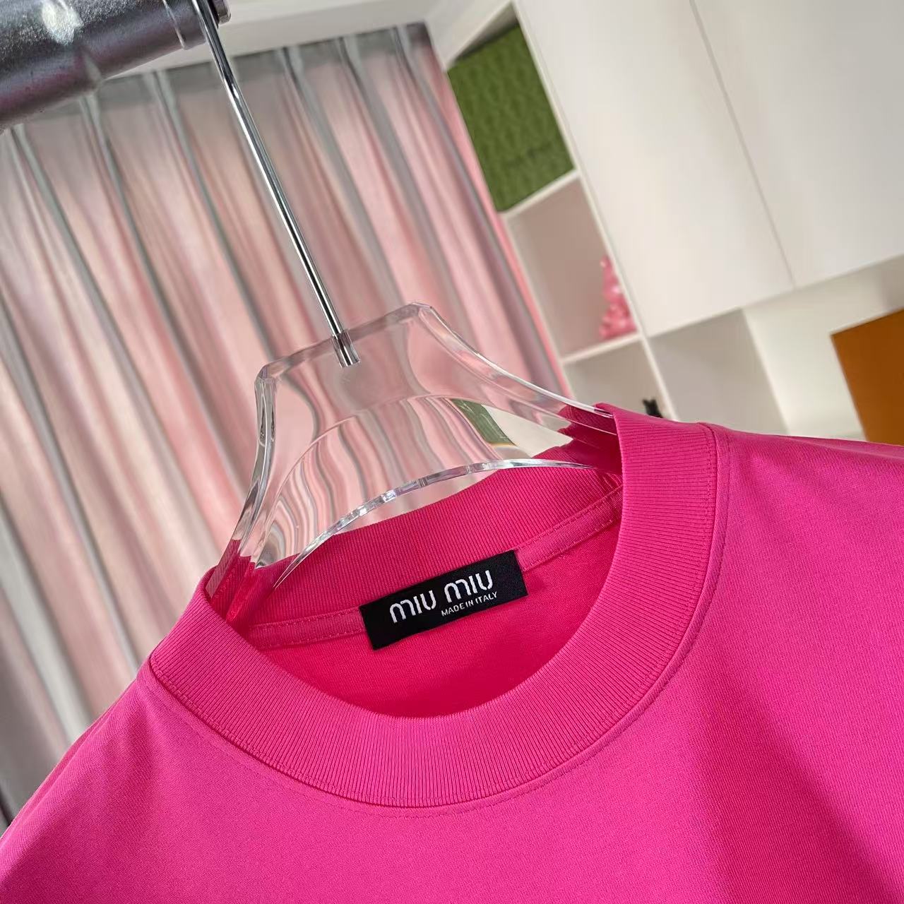 Miu Miu 2025 Spring/Summer New Collection: Globo Stereo Silicon Printing T-shirts, Various Sizes/Colors - 图片 4