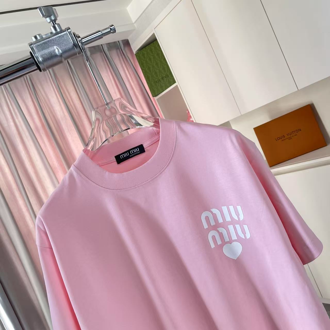 Miu Miu 2025 Spring/Summer Globo Stereo T-shirts: Custom Fabric, Various Sizes/Colors - 图片 3