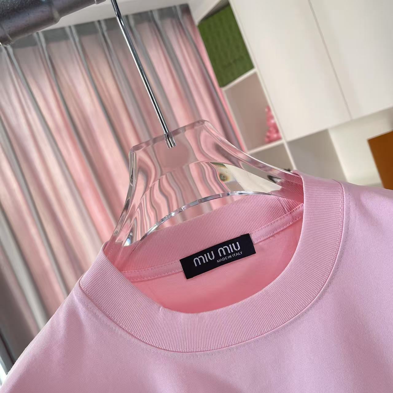 Miu Miu 2025 Spring/Summer Globo Stereo T-shirts: Custom Fabric, Various Sizes/Colors - 图片 4