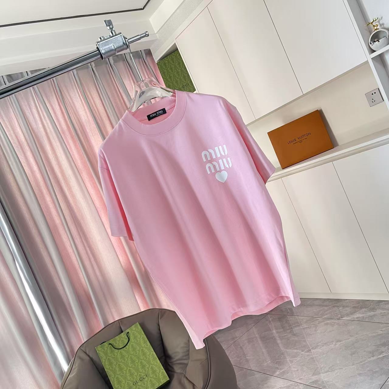 Miu Miu 2025 Spring/Summer Globo Stereo T-shirts: Custom Fabric, Various Sizes/Colors - 图片 2
