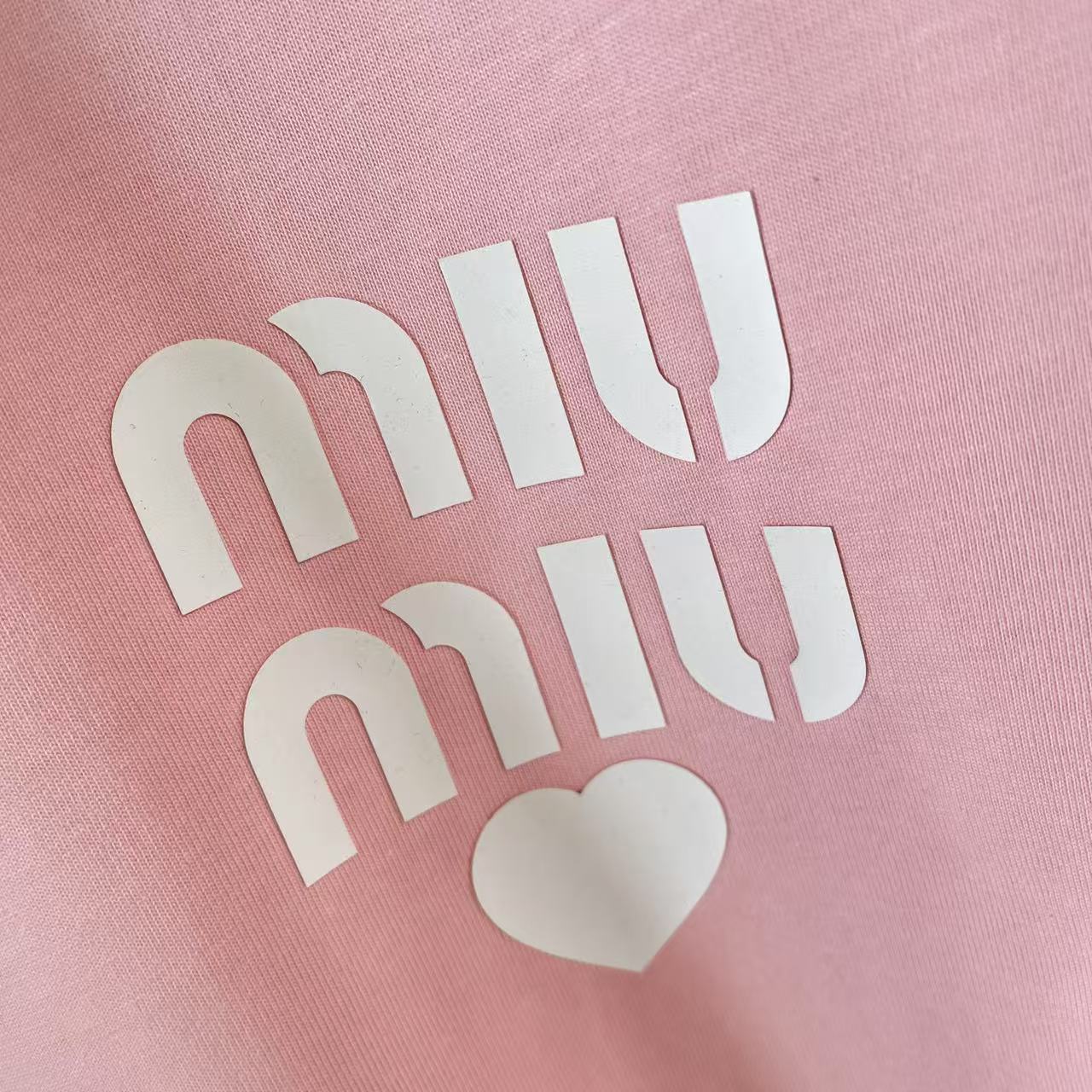 Miu Miu 2025 Spring/Summer Globo Stereo T-shirts: Custom Fabric, Various Sizes/Colors - 图片 5