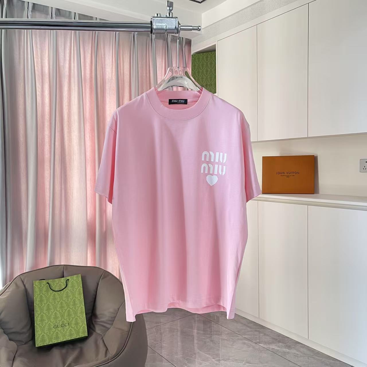 Miu Miu 2025 Spring/Summer Globo Stereo T-shirts: Custom Fabric, Various Sizes/Colors - 图片 1