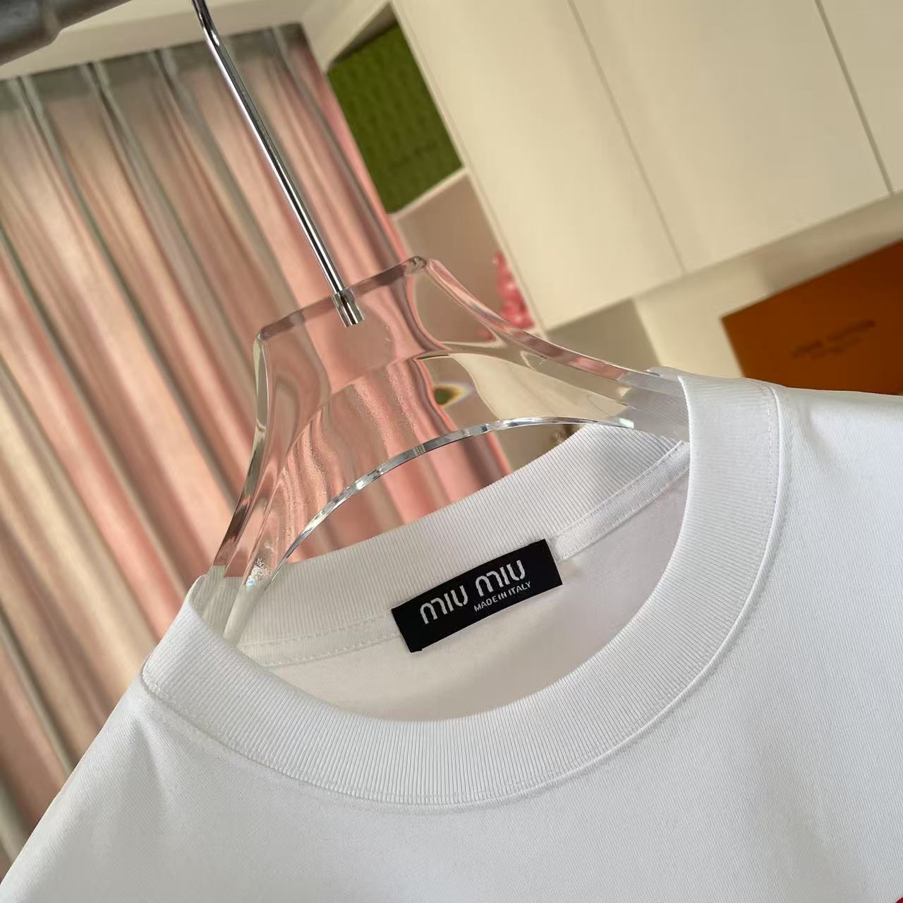 Miu Miu 2025 Summer T-Shirts: Letter Logo Stereo, Custom Fabric, Various Sizes and Colors - 图片 4