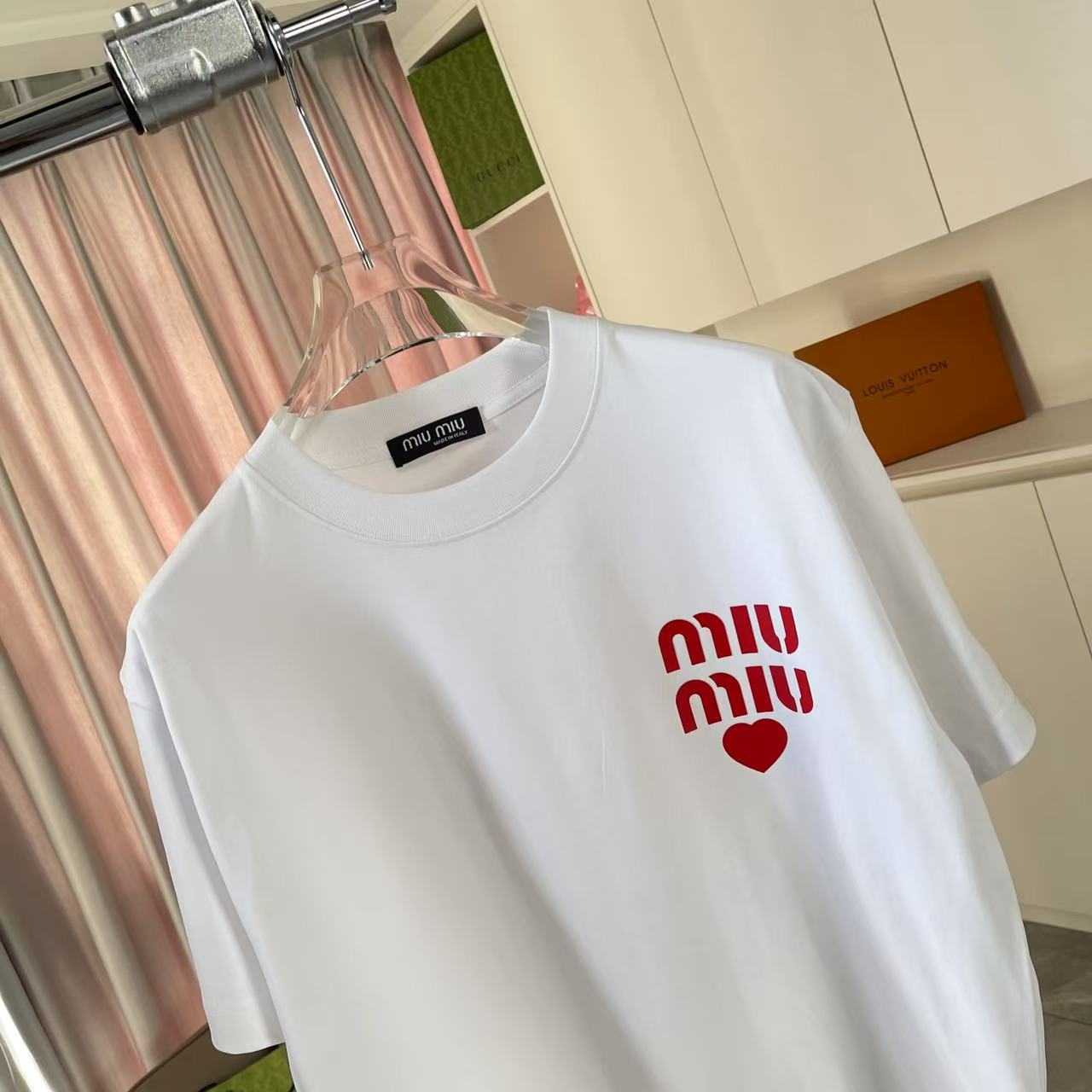 Miu Miu 2025 Summer T-Shirts: Letter Logo Stereo, Custom Fabric, Various Sizes and Colors - 图片 3