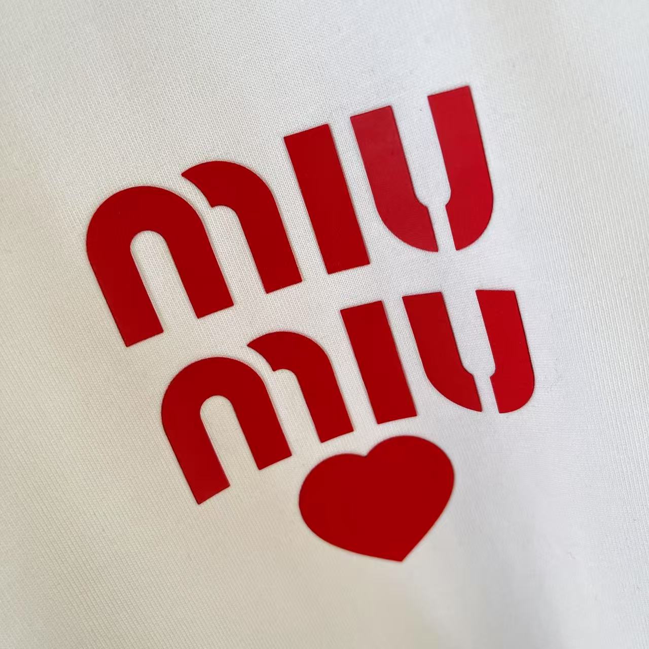 Miu Miu 2025 Summer T-Shirts: Letter Logo Stereo, Custom Fabric, Various Sizes and Colors - 图片 5