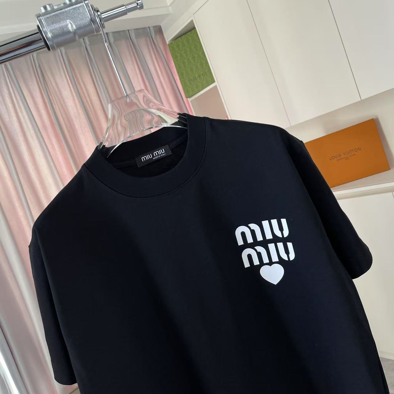 Miu Miu 2025 Summer New Letter Logo T-Shirts with Custom Fabric and Various Sizes/Colors - 图片 3