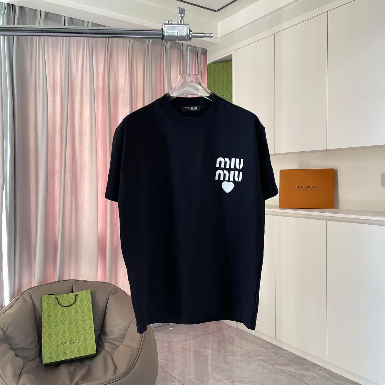 Miu Miu 2025 Summer New Letter Logo T-Shirts with Custom Fabric and Various Sizes/Colors - 图片 1