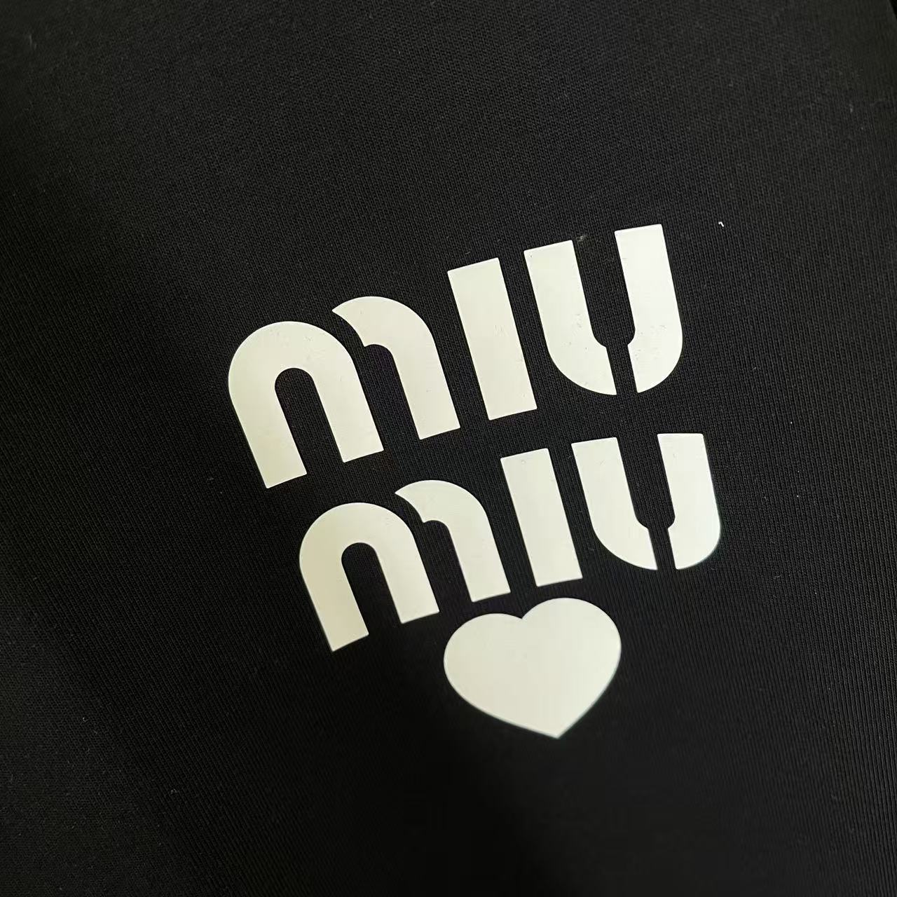 Miu Miu 2025 Summer New Letter Logo T-Shirts with Custom Fabric and Various Sizes/Colors - 图片 5