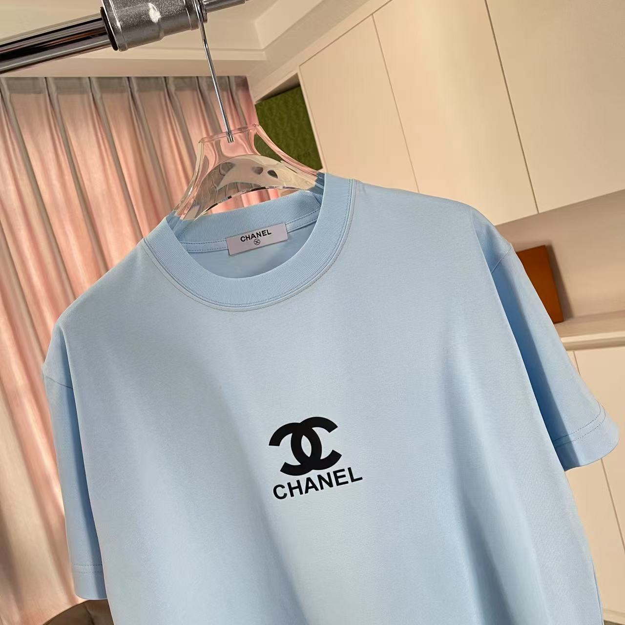Chanel 2025 Summer New Double-C Logo T-Shirt in Various Colors and Sizes - 图片 3