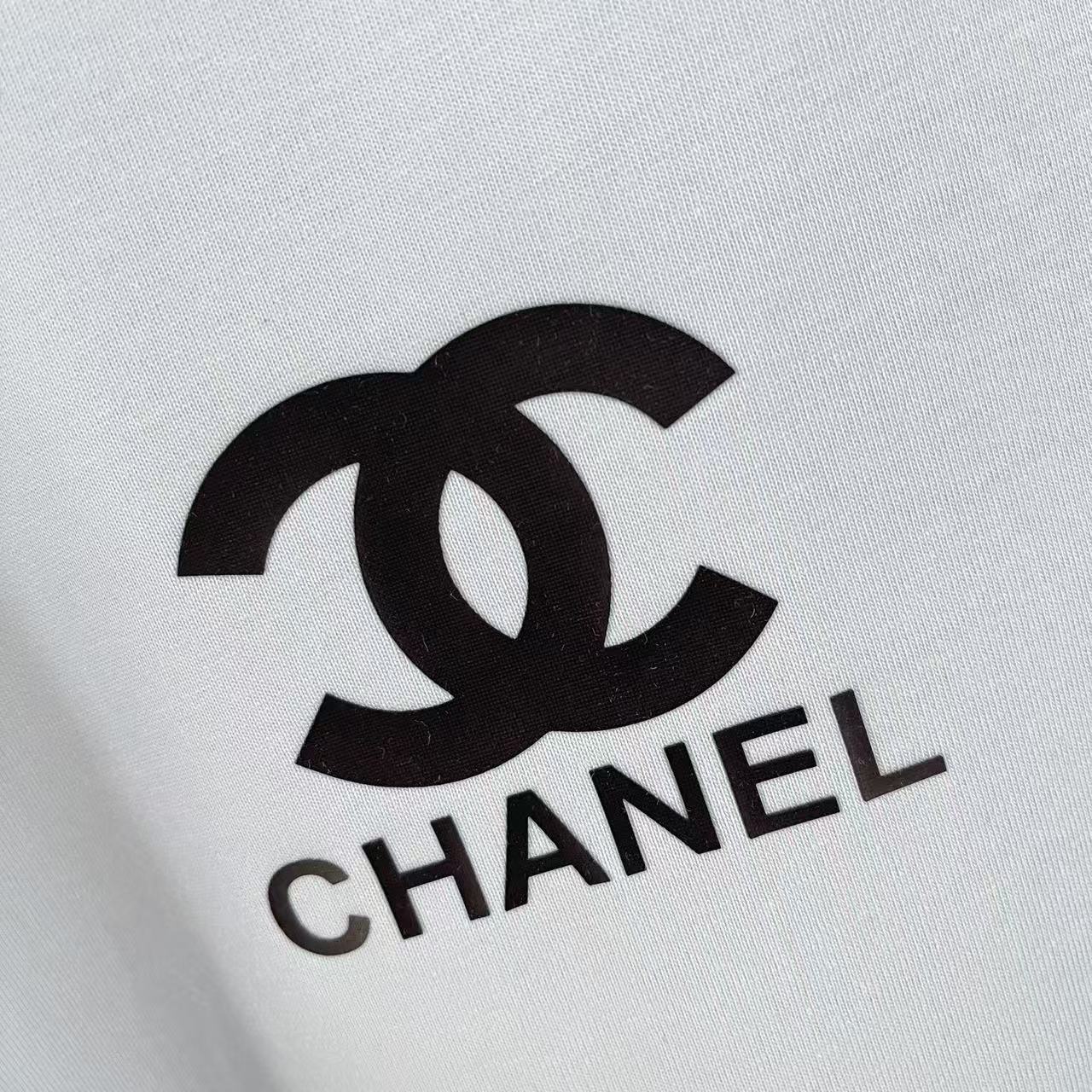 Chanel 2025 Summer New Double-C Logo T-Shirt in Various Colors and Sizes - 图片 5