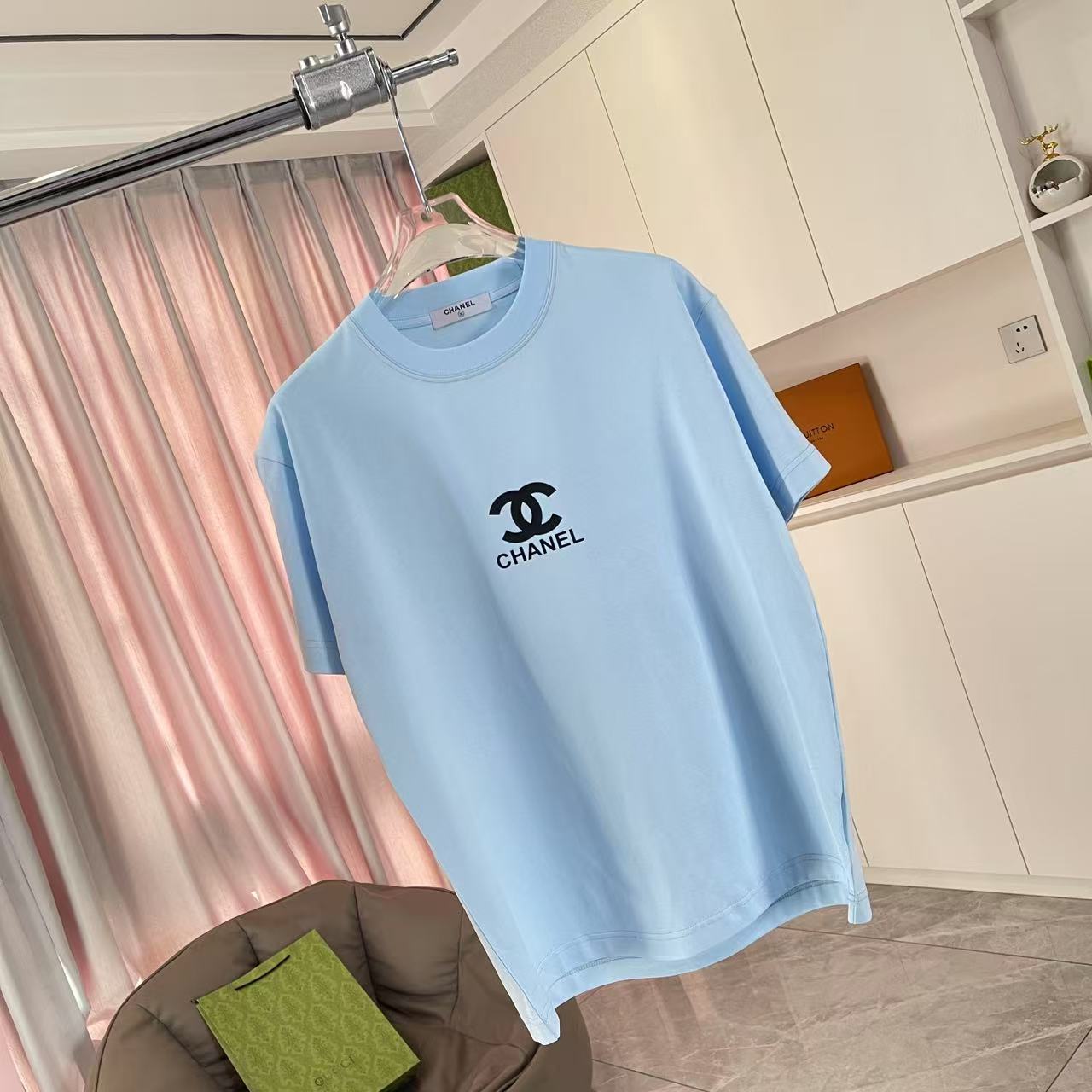 Chanel 2025 Summer New Double-C Logo T-Shirt in Various Colors and Sizes - 图片 2