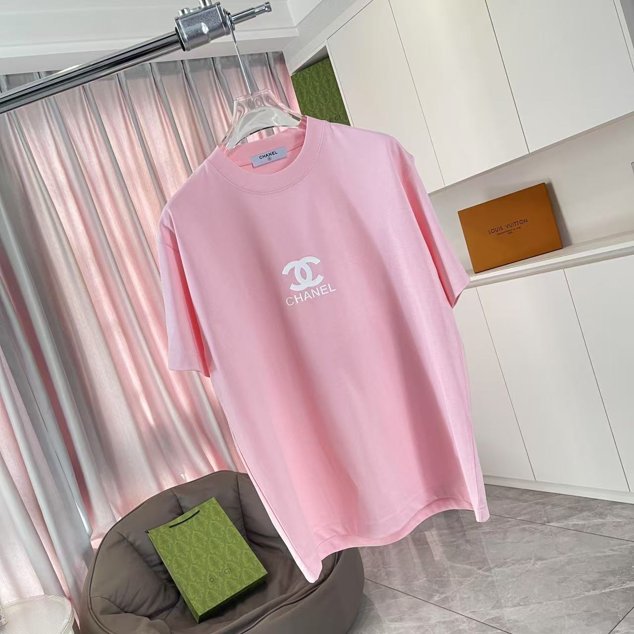 Chanel 2025 Summer New Double-C Logo T-Shirt in Multiple Colors and Sizes - 图片 2