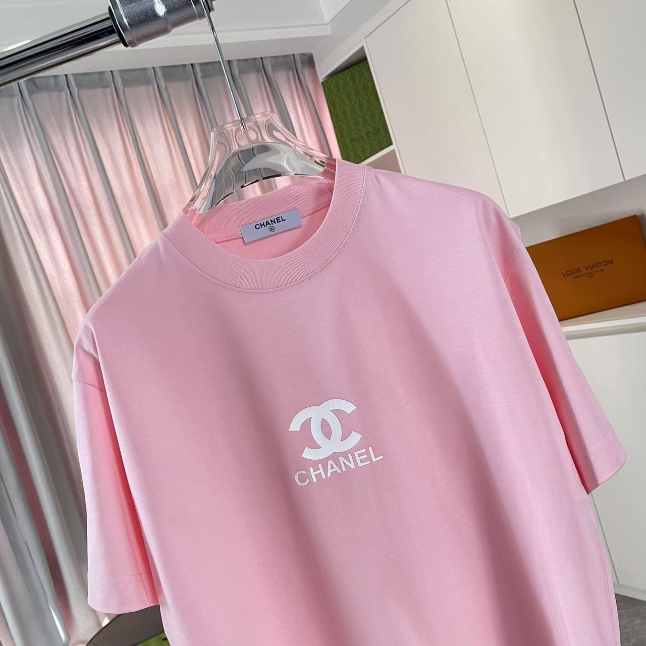 Chanel 2025 Summer New Double-C Logo T-Shirt in Multiple Colors and Sizes - 图片 3