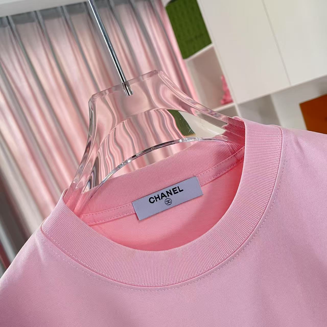 Chanel 2025 Summer New Double-C Logo T-Shirt in Multiple Colors and Sizes - 图片 4