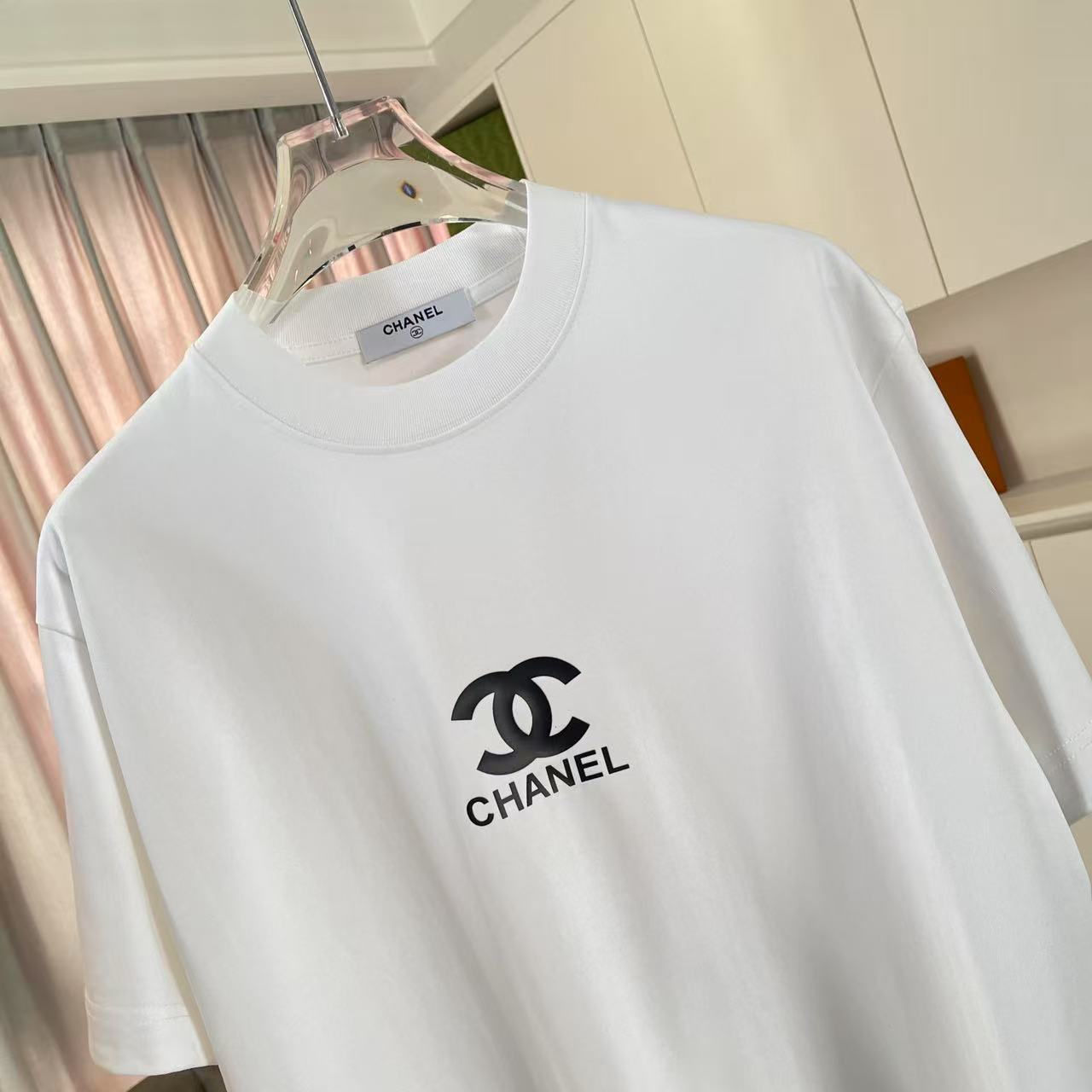 Chanel 2025 Summer New Double-C Logo T-Shirt with Custom Fabric and Various Sizes/Colors - 图片 3