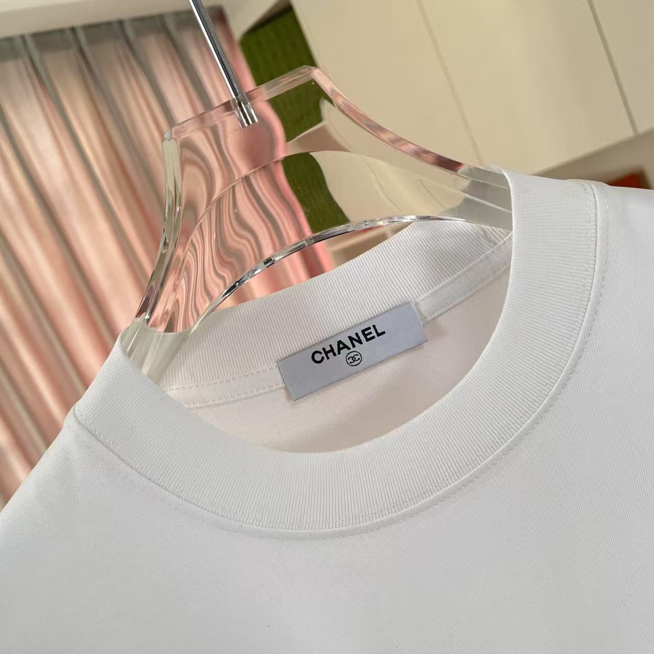 Chanel 2025 Summer New Double-C Logo T-Shirt with Custom Fabric and Various Sizes/Colors - 图片 4