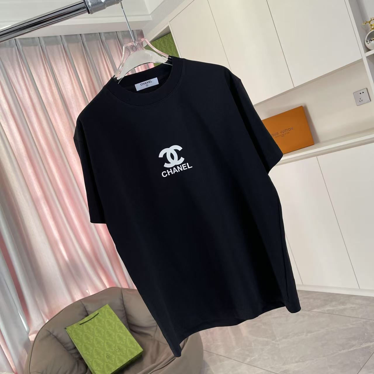 Chanel 2025 Summer New Double-C Logo Short Sleeve T-Shirt in 300g Custom Fabric. - 图片 2