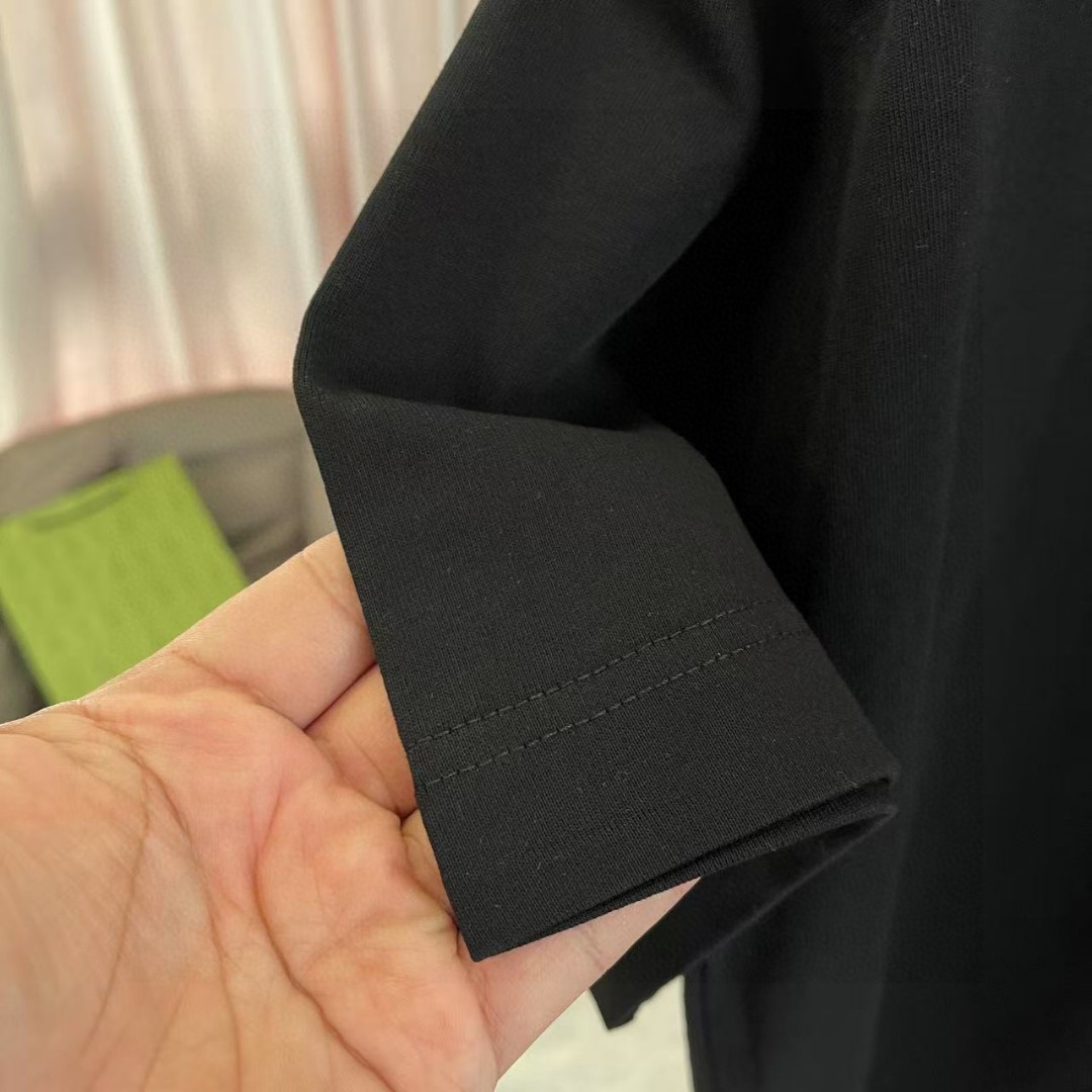  💰110
ARC'TERYX*始祖鸟  2025夏季新款  个性logo印花 短袖t恤  定制面料300g   男女同款
尺码：S M L XL XXL  五个码
颜色：黑色 白色 粉红色 湖绿色
