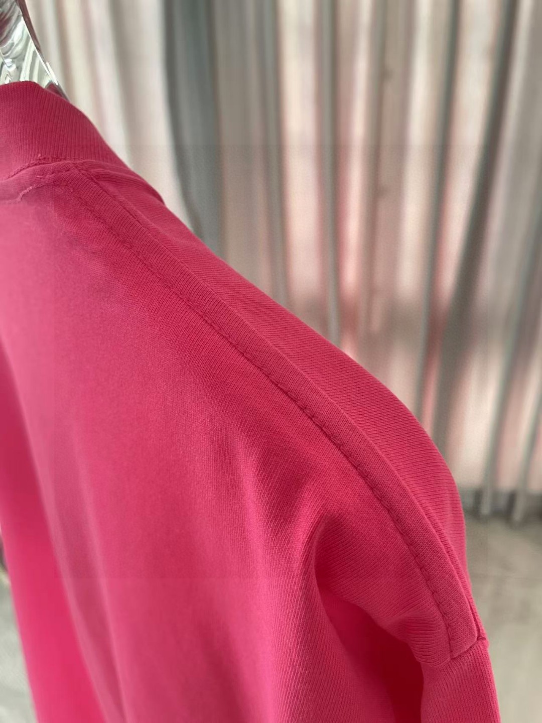 P70
西太后*Vivienne Westwood 2025夏季新款  个性字母logo印花  定制面料300g  短袖T恤  男女同款
尺码：S M L XL XXL  五个码
颜色：黑色 白色 粉红色 玫红色 