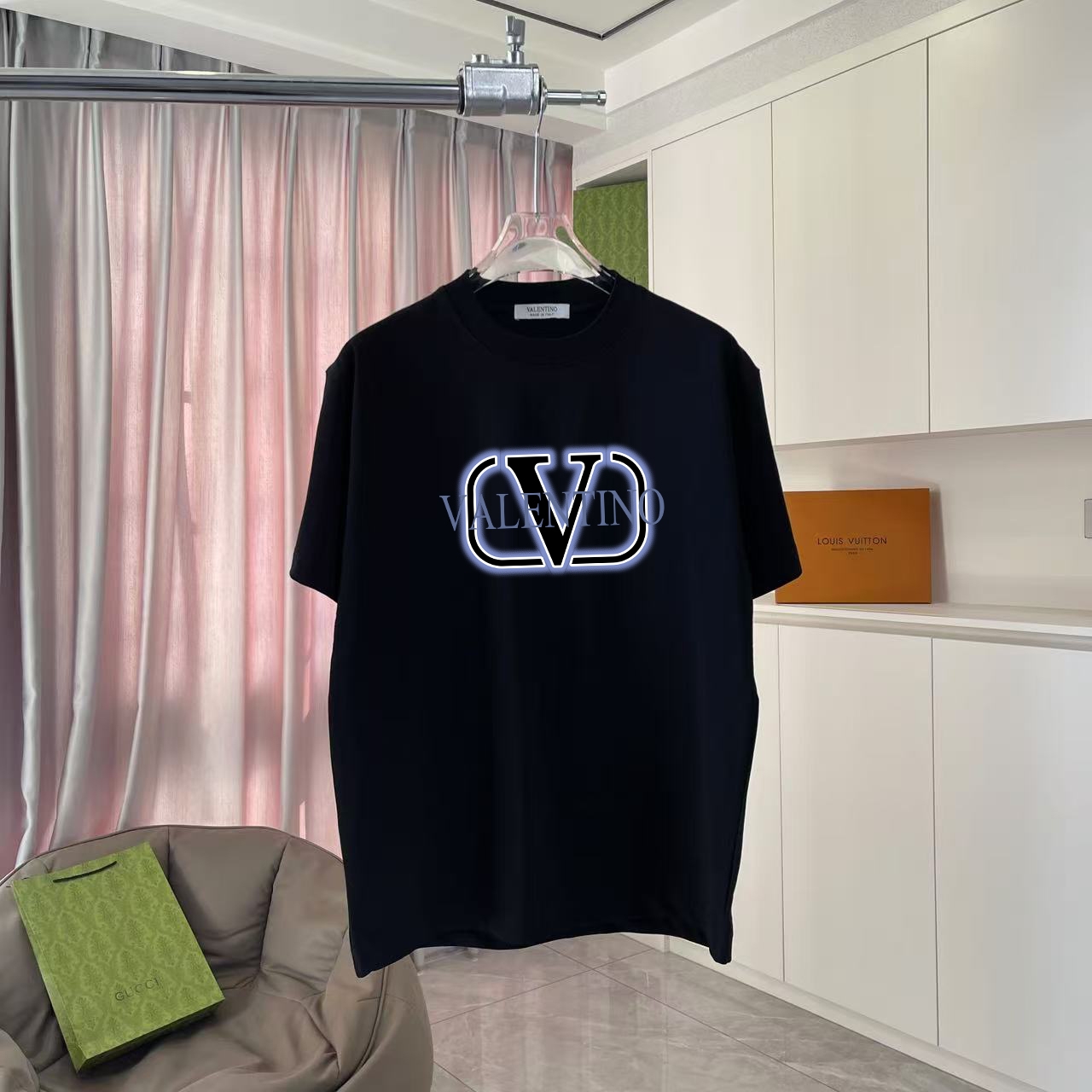 VALENTIN*华伦天奴2025春夏季新款 个性字母logo印花 定制面料300g 短袖T恤 男女同款 尺码：S M L XL XXL 五个码 颜色：黑色 白色 天蓝色 铁灰色