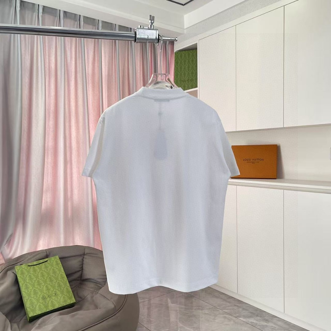  💰110
lulu*露露乐蒙2025夏季新款  个性字母logo印花 定制面料300g 短袖t恤  男女同款
尺码：S  M  L  XL  XXL  五个码
颜色：黑色  白色 湖绿色 天蓝色