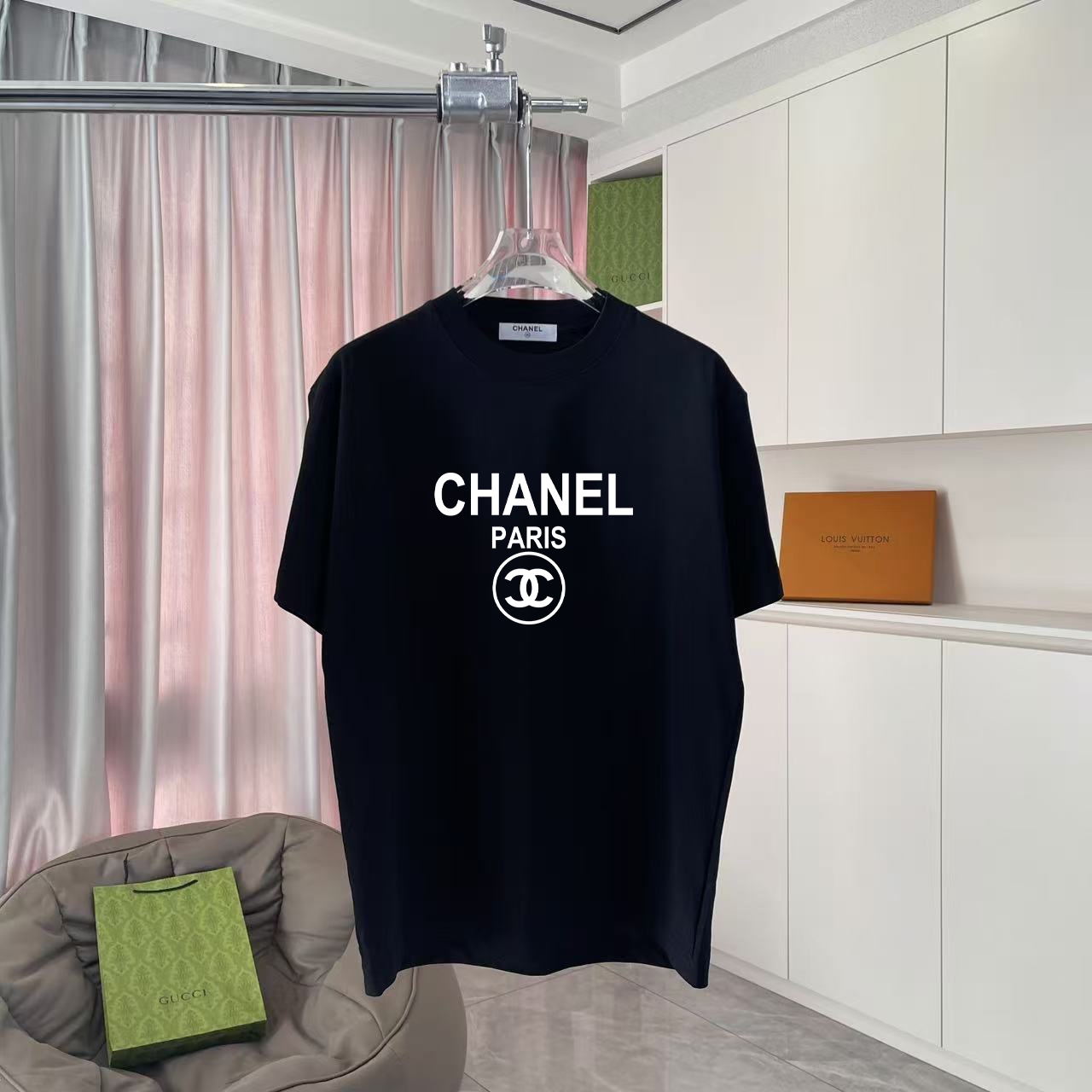 Chanel CHANEL 2025 verano nuevo estilo, estampado de logo de doble C, camiseta de manga corta, tejido personalizado 300…