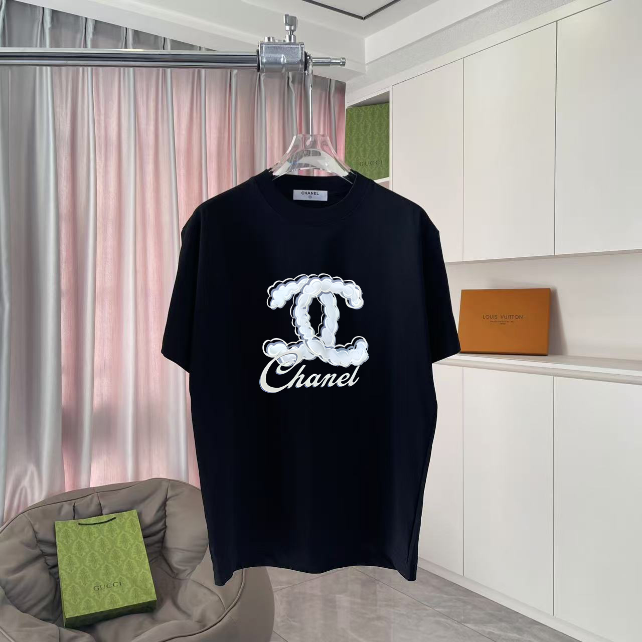 Chanel CHANEL 2025 verano nuevo estilo, estampado de logo de doble C, camiseta de manga corta, tejido personalizado 300…