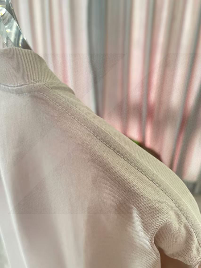 P80
GVC*纪梵希2025夏季新款  个性字母logo印花 定制面料300g 短袖t恤  男女同款
尺码：S  M  L  XL  XXL  五个码
颜色：黑色  白色 紫色 铁灰色
