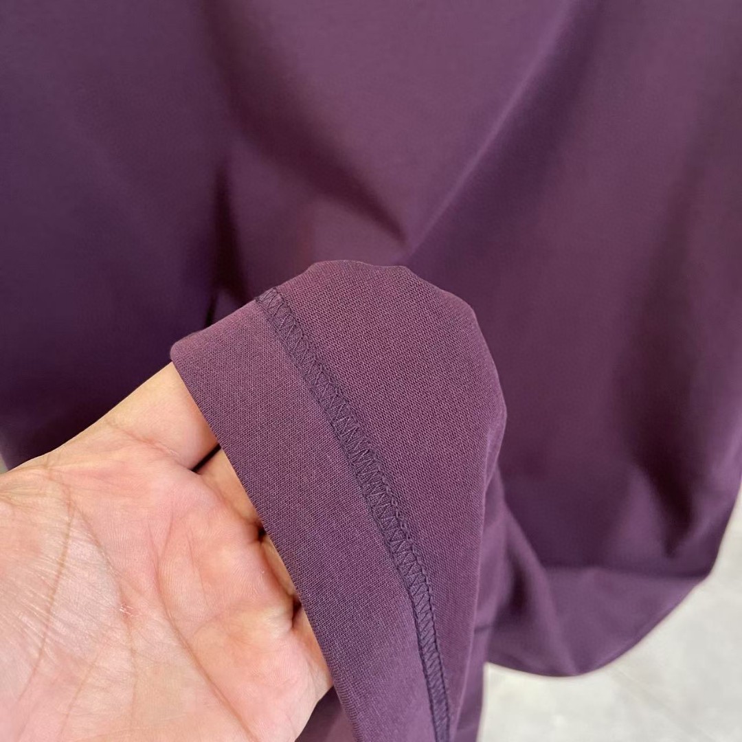 P80
GVC*纪梵希2025夏季新款  个性字母logo印花 定制面料300g 短袖t恤  男女同款
尺码：S  M  L  XL  XXL  五个码
颜色：黑色  白色 紫色 铁灰色