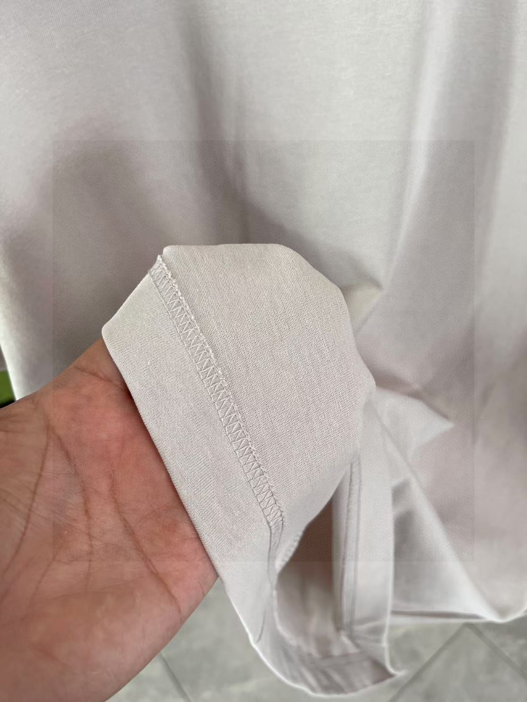 P80
FD  芬迪2025夏季新款 个性字母logo印花  定制面料300g   短袖T恤   男女同款
 颜色：黑色 白色 粉红色 湖绿色 铁灰色
尺码：S  M  L  XL  XXL  五个码