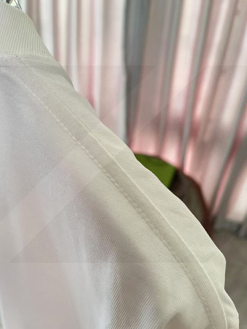 P80
FD  芬迪2025夏季新款 个性字母logo印花  定制面料300g   短袖T恤   男女同款
 颜色：黑色 白色 粉红色 湖绿色 铁灰色
尺码：S  M  L  XL  XXL  五个码