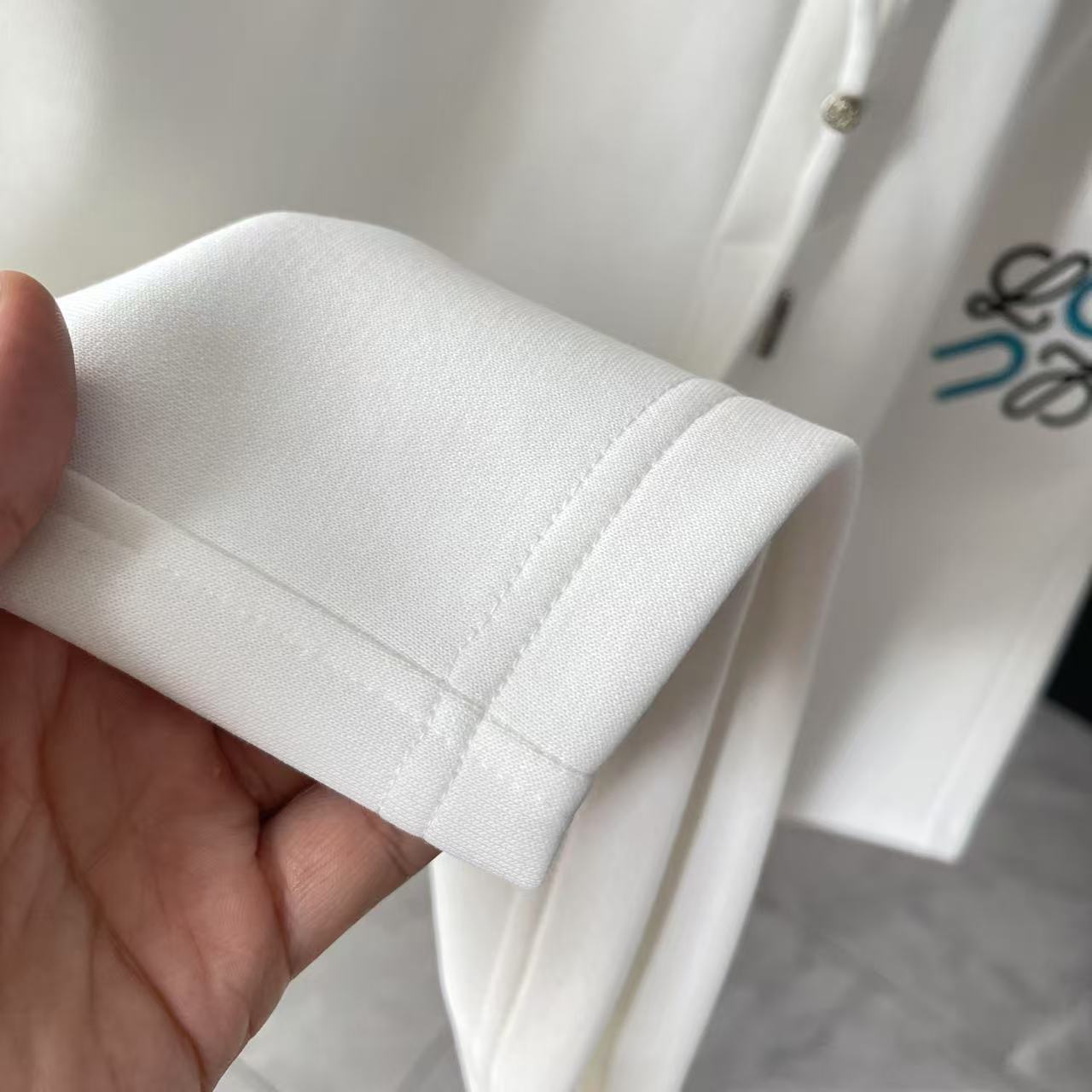 P135
Loew*罗意威 2025夏季新款短裤  个性字母logo绣花   定制面料350g  男女同款
尺码：M L XL XXL XXXL 五个码
颜色：黑色 白色 灰色