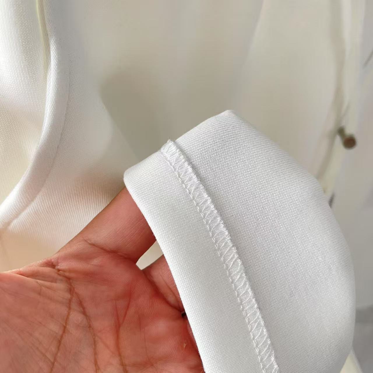 P135
Loew*罗意威 2025夏季新款短裤  个性字母logo绣花   定制面料350g  男女同款
尺码：M L XL XXL XXXL 五个码
颜色：黑色 白色 灰色