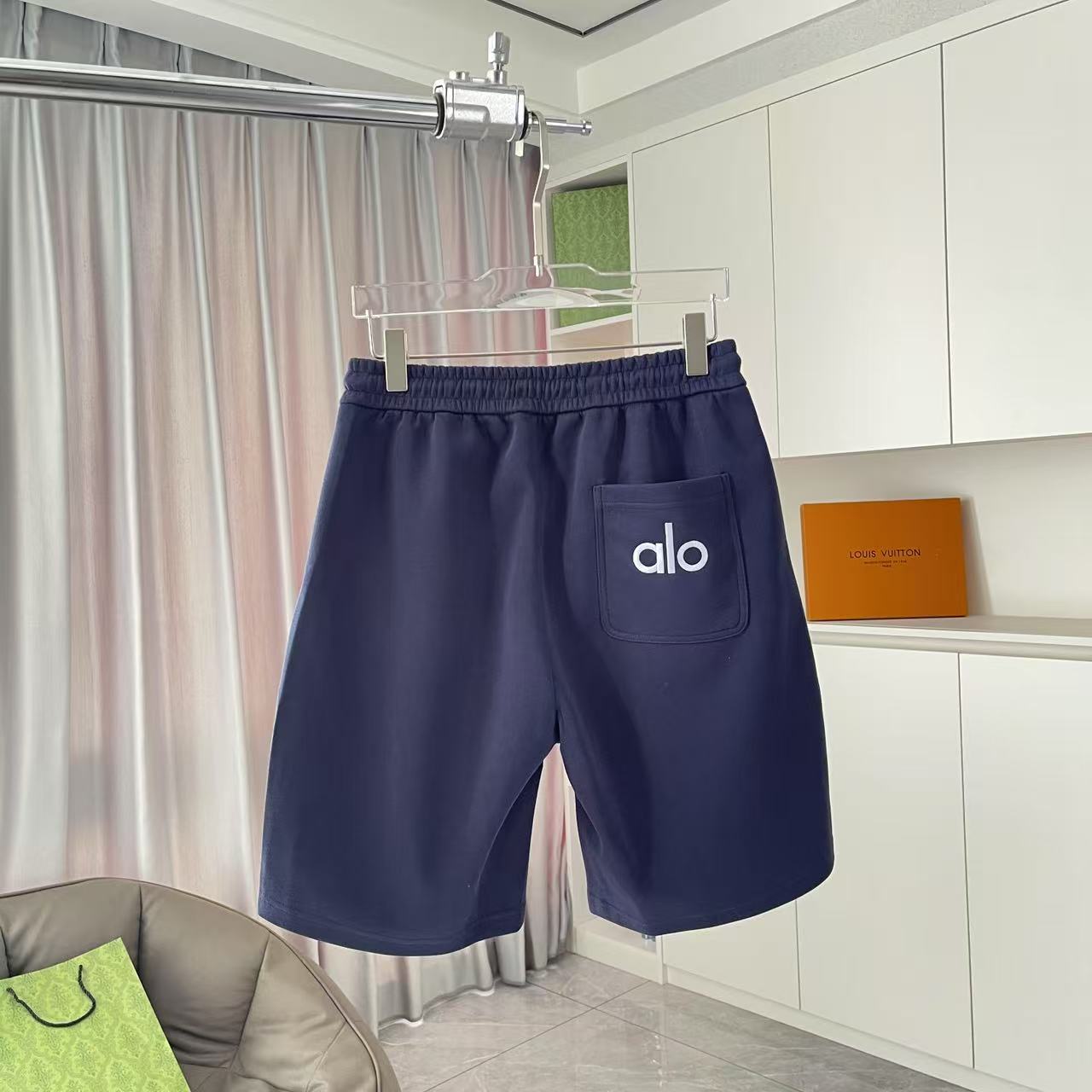 P135
lulu*露露乐蒙2025夏季新款短裤  个性字母logo绣花 定制面料350g 男女同款
尺码：M L XL XXL XXXL 五个码
颜色：黑色 蓝色 灰色