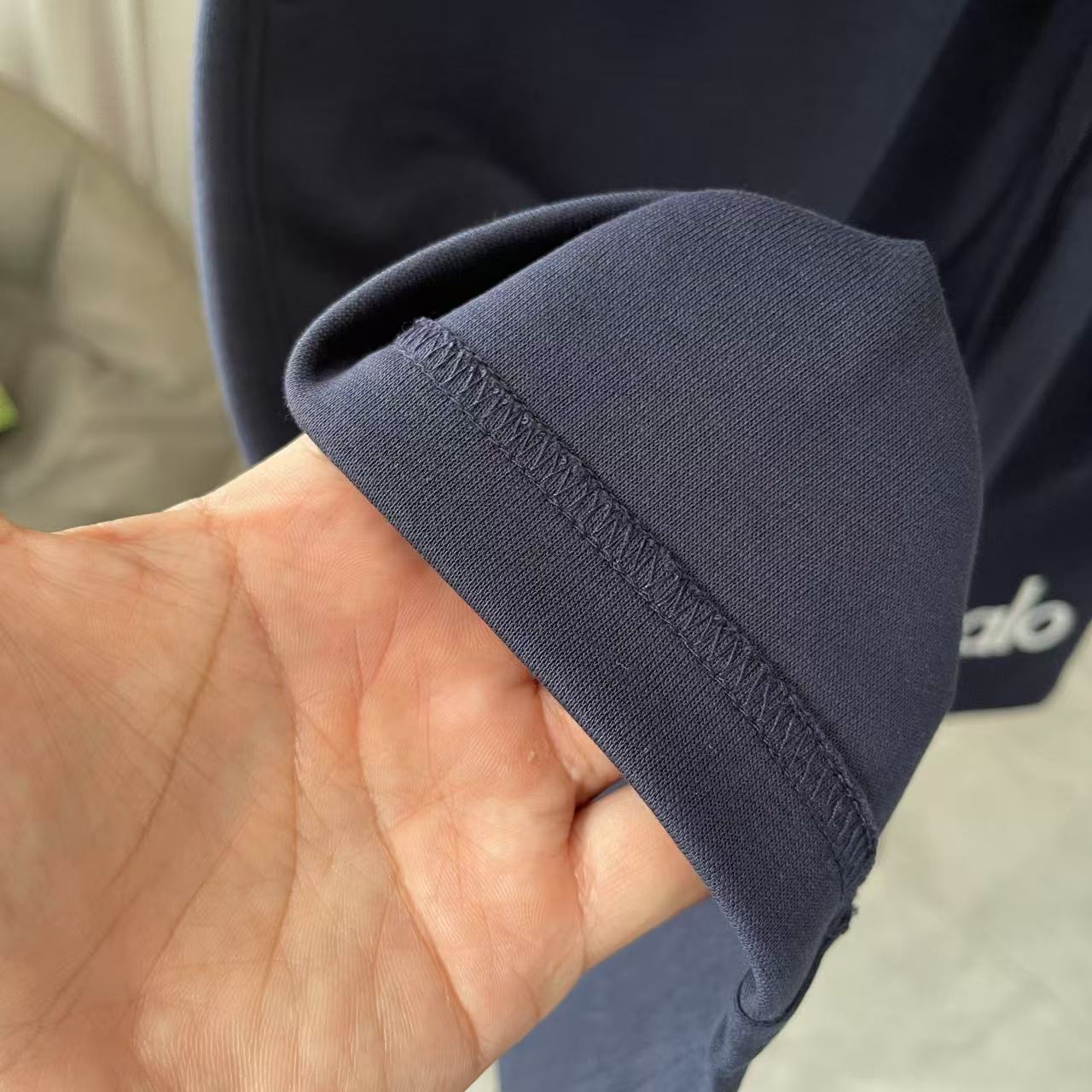 P135
lulu*露露乐蒙2025夏季新款短裤  个性字母logo绣花 定制面料350g 男女同款
尺码：M L XL XXL XXXL 五个码
颜色：黑色 蓝色 灰色